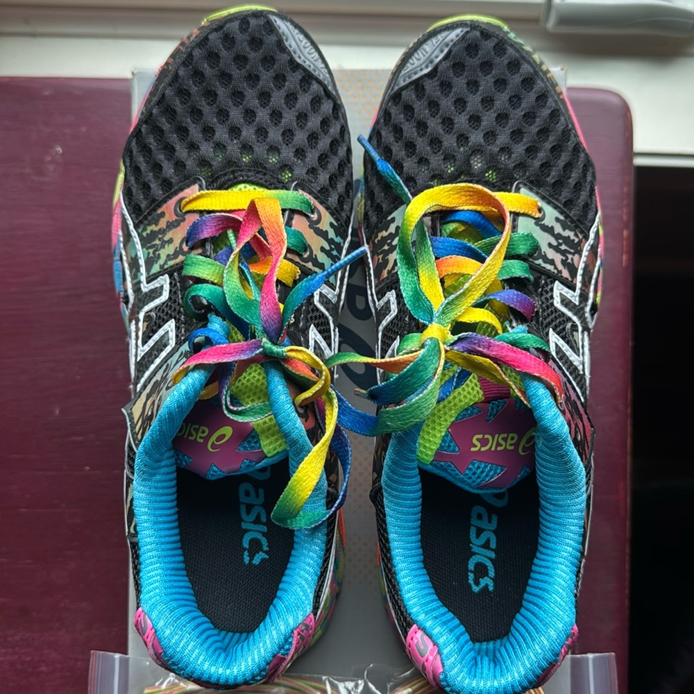 Like New ASICS Gel-Noosa Tri 8